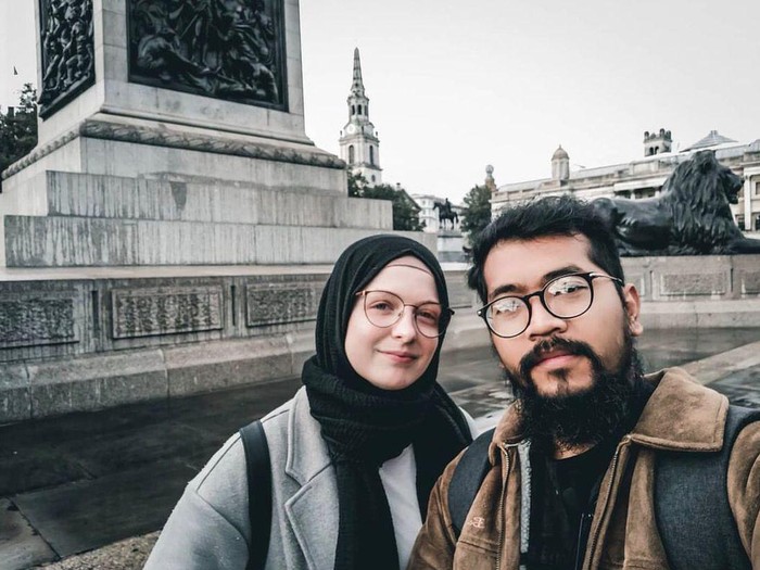 Foto Annie dan Rihan Valuzi, kisah cinta beda negara viral di media sosial. Foto Annie dan Rihan Valuzi, kisah cinta beda negara viral di media sosial.