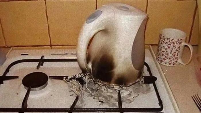 Foto-foto Ini Tunjukkan Kekacauan di Dapur, Bikin Tepok Jidat Foto-foto Ini Tunjukkan Kekacauan di Dapur, Bikin Tepok Jidat