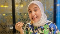 Saat bersantai, Nadya Arifta juga hobi makan makanan Jepang. Olahan daging dengan racikan bumbu jepang yang dinikmati dengan nasi hangat menjadi menu favoritnya. Foto: Instagram/nadrifta