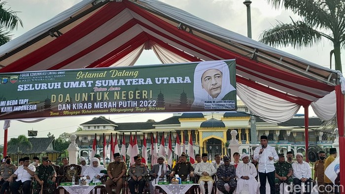 Gubsu Edy saat menyampaikan sambutan di acara kirab Merah Putih