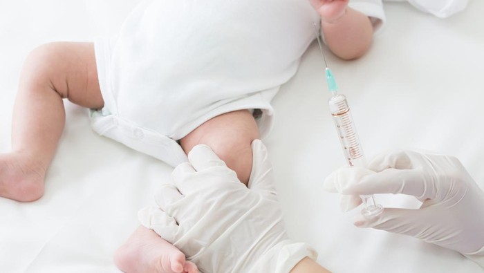 Vaccine, Vaccination Hepatitis B virus for child baby. Doctors vaccinate the thighs of children