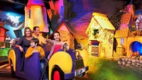 Penggemar cokelat tak boleh kelewatan mampir ke The Cadbury World yang ada di Inggris. Di sini konsepnya seperti taman bermain, dengan pabrik cokelat yang menarik. Foto: Pool/Site