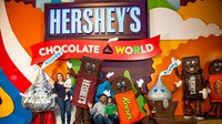 Hersheys Chocolate World merupakan tur pabrik makanan yang atk boleh terlewatkan. Di sini pengunjung diajak langsung melihat proses panen biji kakao, hingga disulap menjadi cokelat enak. Foto: Pool/Site