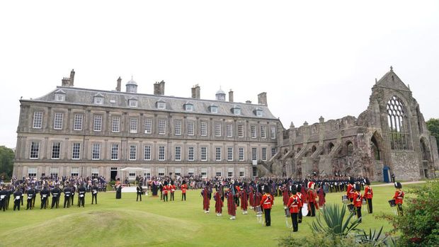 EDINBURGH, SCOTLAND - SEPTEMBER 03: Prince Edward, Duke of Kent, Army personal and veterans take part in a service in the garden of the Palace of Holyroodhouse in Edinburgh, to mark the 50th anniversary of the Royal Scots Dragoon Guards on September 3, 2021 in Edinburgh, Scotland. (Photo by Jane Barlow - Pool/Getty Images)
