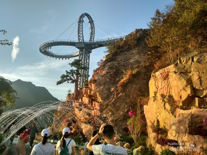 Jembatan Kaca di China