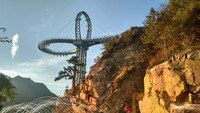 Jembatan kaca Skywalk Huangtengxia Tianmen