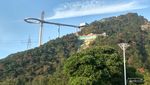 Menguji Nyali di Jembatan Kaca Raksasa China, Si Pintu Surga