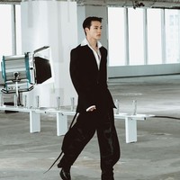 Visual grup NCT Dream itu menjadi salah satu model yang menampilkan koleksi Spring/Summer 2023 rancangan Peter Do. Jeno bahkan ditempatkan di barisan pertama meskipun baru memulai debutnya. Foto: Instagram