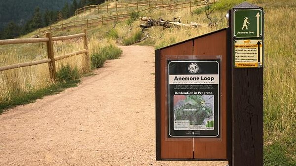 Boulder yang merupakan sebuah kota di kaki pegunungan Colorado utara membuka taman gunung dan jalur Anemone Loop untuk warga.  