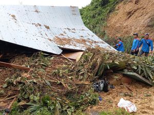 Tanah Longsor Terjang 21 Titik di Samarinda, Satu Warga Tewas Tertimbun