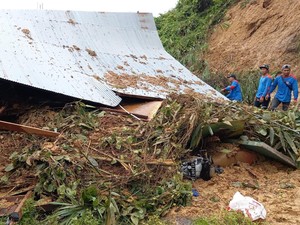 Tanah Longsor Terjang 21 Titik di Samarinda, Satu Warga Tewas Tertimbun