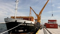 KM Lognus 4 merupakan satu dari enam armada tol laut milik PT Pelni. Kapal dengan kapasitas muat 115 TEUS ini melayari rute Tanjung Priok - Patimban - Kijang - Letung - Tarempa - Pulau Laut - Selat Lampa - Subi - Serasan - Midai - Kijang - Patimban - Tanjung Priok. 