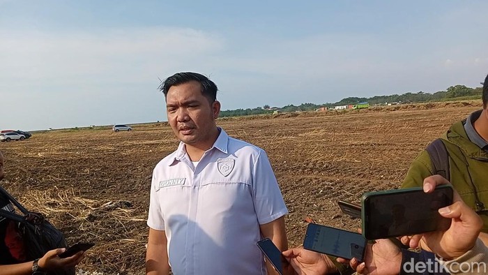 Kasat Reskrim Polrestabes Semarang AKBP Donny Lombantoruan di TKP penemuan mayat hangus, Jalan Marina Raya, Kota Semarang, Rabu (14/9/2022).