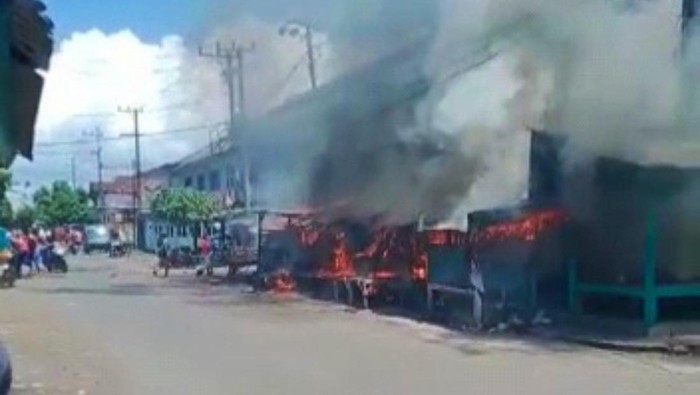 Kebakaran 3 warung di Muncar, Banyuwangi