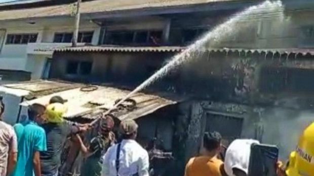 Kebakaran 3 warung di Muncar, Banyuwangi