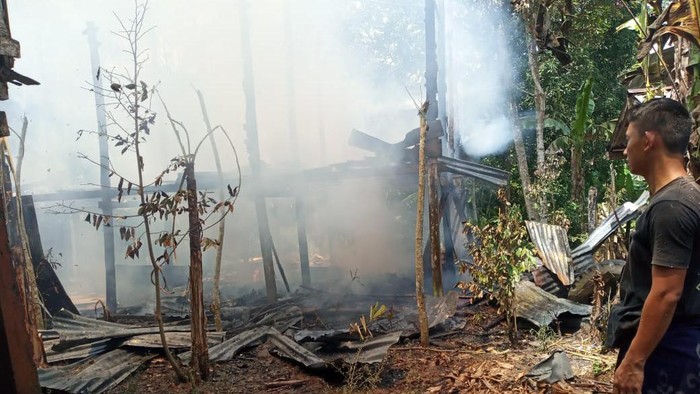 Satu rumah panggung di Bone, Sulawesi Selatan (Sulsel) hangus terbakar dilalap api.