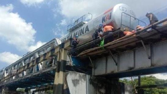 kereta anjlok di malang