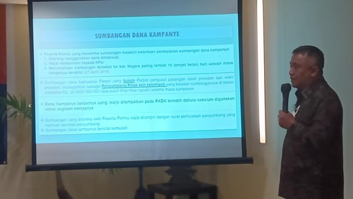 Ketua KPU Bali I Dewa Agung Gede Lidartawan saat melakukan pemaparan di acara Seminar yang digelar Perludem di Aston Kuta & Residence, Badung (13/9/2022)