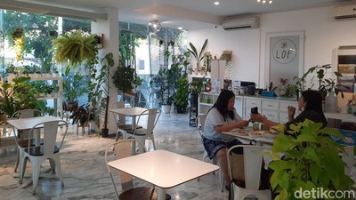 Melihat Kafe Taman di Jaksel, Tempatnya Adem dan Nyaman