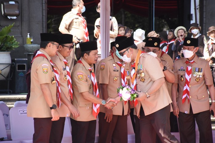 Majukan Pramuka di Jabar, Bupati Bandung Raih Lencana Dharma Bakti