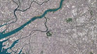 Berikutnya, ada lanskap Kota Osaka yang dibelah oleh aliran sungai. Indah banget.