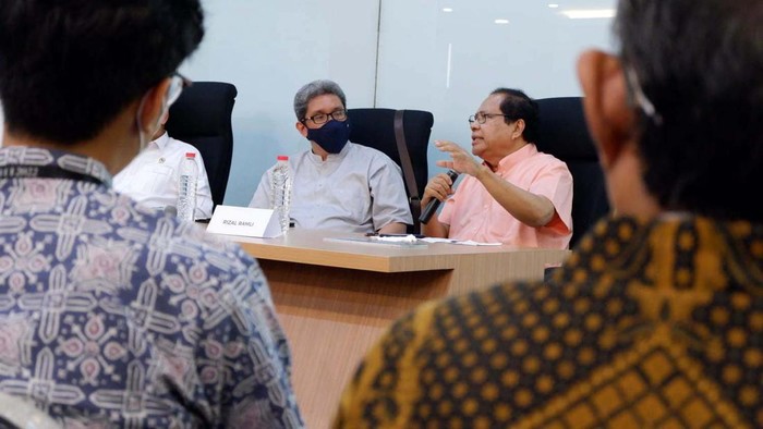 Menteri ESDM dan Rizal Ramli Bahas Kenaikan Harga BBM Diskusi yang membahas kenaikan harga BBM bersubsidi digelar Fakultas Ekonomi dan Bisnis Universitas Indonesia. Diskusi itu menghadirkan menteri ESDM dan ekonom Rizal Ramli.