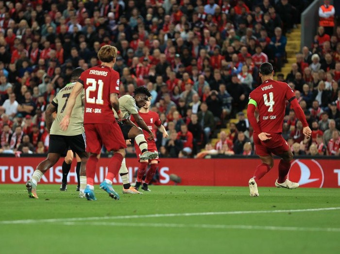 LIVERPOOL, ENGLAND - SEPTEMBER 13: Mohammed Kudus of Ajax scores their 1st goal during the UEFA Champions League group A match between Liverpool FC and AFC Ajax at Anfield on September 13, 2022 in Liverpool, United Kingdom. (Photo by Simon Stacpoole/Offside/Offside via Getty Images)