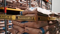 Produk yang diamankan itu meliputi produk hewan olahan asal impor (susu skim bubuk, keju, whey protein, dll) sebanyak 2.735,3 ton dengan nilai sekitar Rp120,5 miliar. 