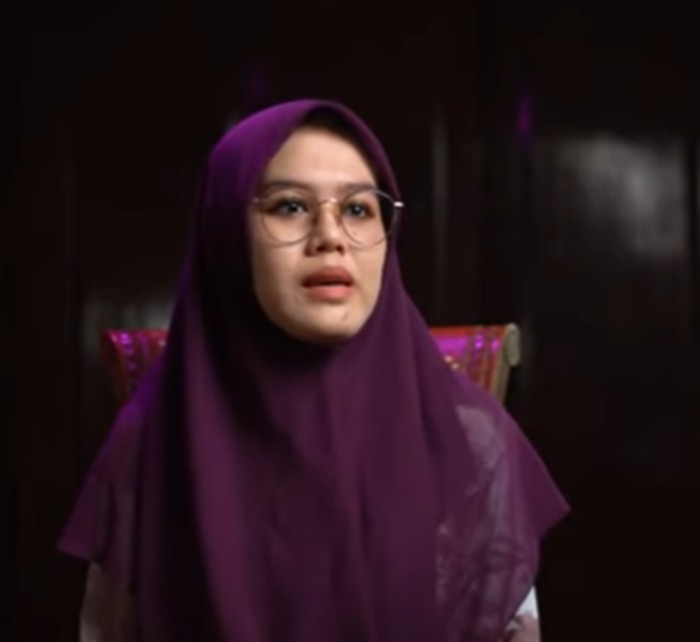 Ustadzah Imaz Fatimatuz Zahra (Ning Imaz) dari Pondok Pesantren Lirboyo, Kediri, Jawa Timur.
