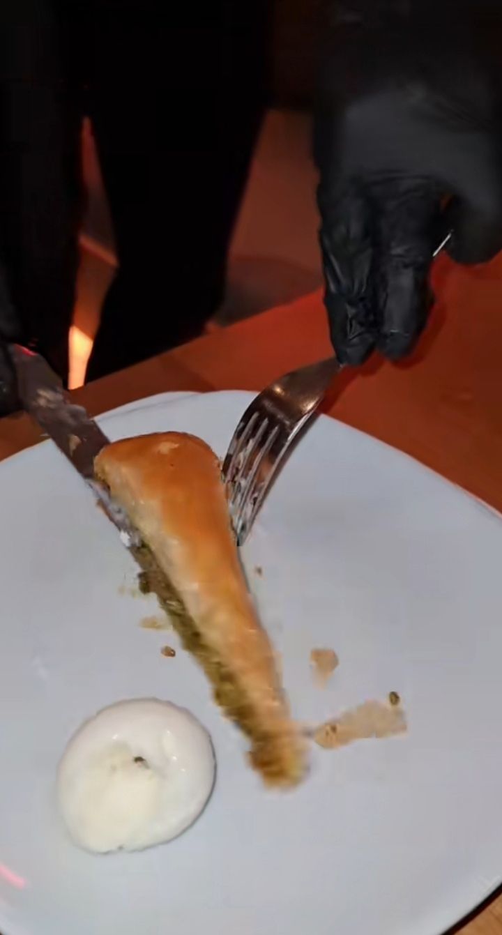 Resto Salt Bae Jual Baklava Rp 8,7 Juta dan Bikin Pelanggan Kecewa