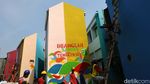 Dipenuhi Mural, Wujud Kampung Gembira Gambrong Jaktim Mulai Terlihat