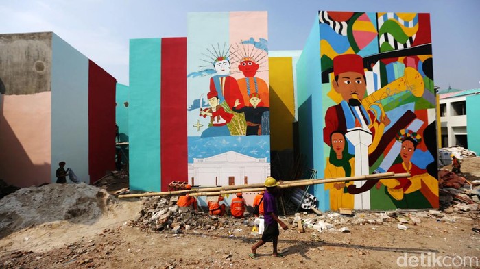 Pembangunan Kampung Gembira Gembrong Sejumlah petugas Penanganan Prasarana & Sarana Umum (PPSU) menyelesaikan pembuatan mural di Kampung Gembira Gembrong di Jakarta Timur, Rabu (14/9/2022). Menurut data Pemprov DKI Jakarta pembangunan 138 unit rumah bagi korban kebakaran di permukiman Kampung Gembira Gembrong telah mencapai 90 persen dan segera akan dihuni kembali pada akhir September mendatang.