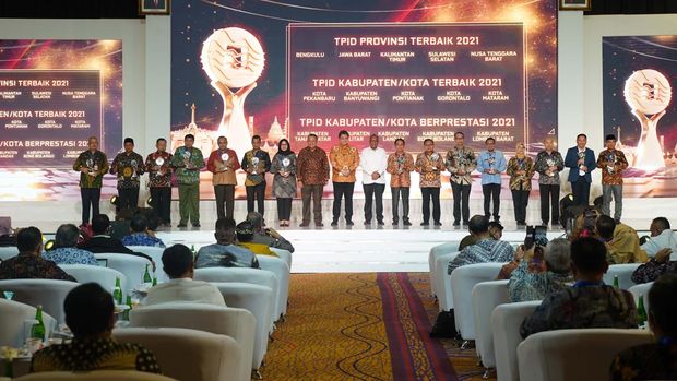 Pemenag award dalam acara Rapat Koordinasi Pemerintah Pusat dan Daerah (Rakorpusda) 2022 pada 14/09/2022 di Kota Surabaya. (Dok: Departemen Komunikasi Bank Indonesia)