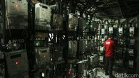 Meteran listrik ini hanya bisa diakses oleh warga rusun. Penghapusan daya listrik 450 VA baru sebatas usulan Banggar DPR RI. 