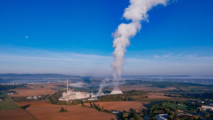 HEILBRONN, GERMANY - SEPTEMBER 12: The Neckarwestheim nuclear power plant (Kernkraftwerk Neckarwestheim) is seen on September 12, 2022 in Neckarwestheim, Germany. The plant is slated to cease operation by the end of the year but is now one of two that the German government is considering to allow to continue in reserve in order to help Germany through any possible energy production shortfalls this coming winter. Germany has been heavily dependent on energy imports from Russia, though consequences stemming from Russia's ongoing war in Ukraine have disrupted that supply, particularly natural gas. (Photo by Thomas Niedermueller/Getty Images)