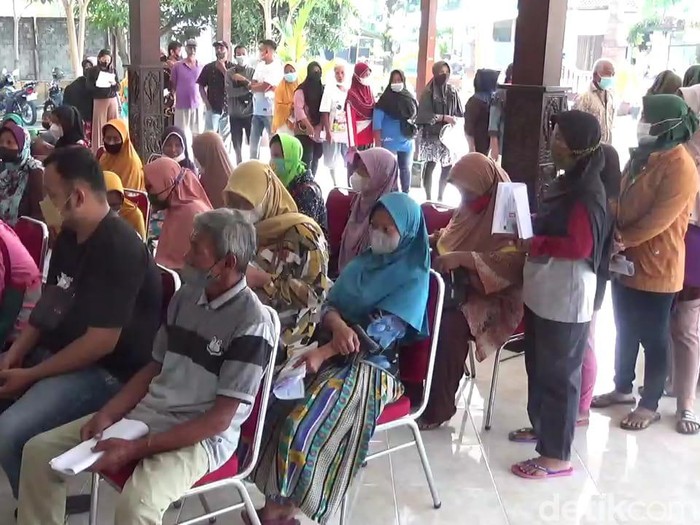 Pencairan BLT BBM di Desa Tlogo, Kecamatan Prambanan, Rabu (14/9/2022).