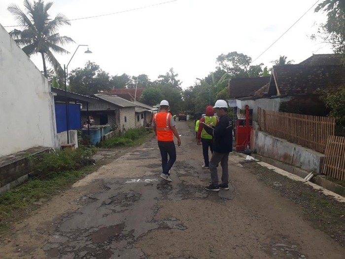 Pengerjaan perbaikan jalan (Foto: dok. DPU-PKP)