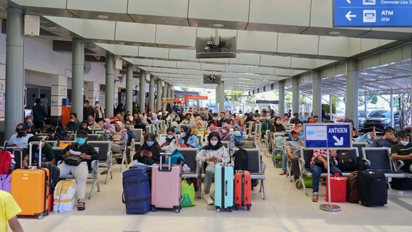 Dampak BBM Naik, Penumpang KA Bertambah, Ini Fotonya