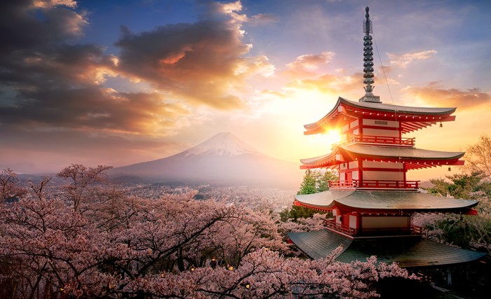 Julukan Negeri Matahari Terbit sangat melekat di Jepang. Nah, seperti apa sih lanskap saat matahari terbit di Jepang. Yuk, simak foto-fotonya.