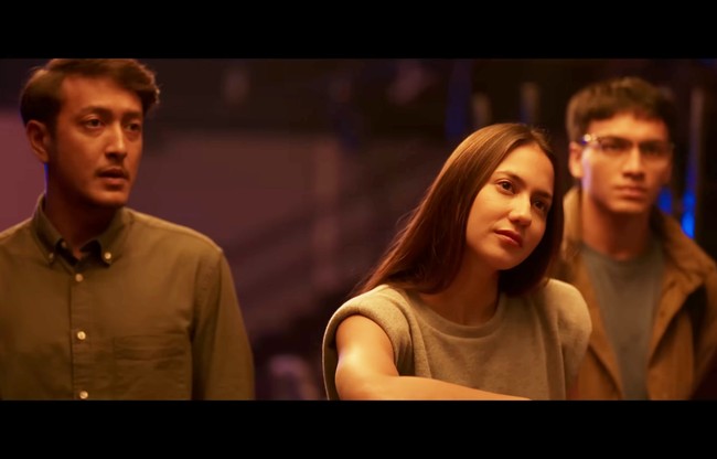 Alana ternyata masih ada garis keturunan dari Dewi Asih. Dia pun merupakan titisan pahlawan super tersebut. Foto: Tangkapan Layar YouTube/ Cinema 21