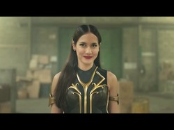 7 Gaya Badass Pevita Pearce Jadi Superhero Sri Asih, Berotot Jago Tinju
