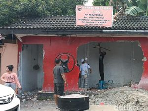 Agar Jalanan Bersih, Pemkot Medan Bongkar Kantor PAC PDIP