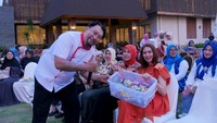Dalam sambutannya, Novi Djajakusuma, mengapresiasi anggota Periska KSP dan juga para masyarakat sekitar yang ikut serta dalam kegiatan hari ini. Tidak lupa Novi Djajakusuma juga berharap agar para peserta bisa memetik manfaat yang sangat luas dari apa yang sudah di praktekan oleh Chef Haryo Pramoe menjadi wirausaha makanan dengan modal minim.