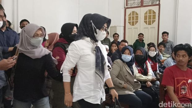 Rachma eks Dishub Makassar di sidang pembunuhan Najamuddin Sewang.
