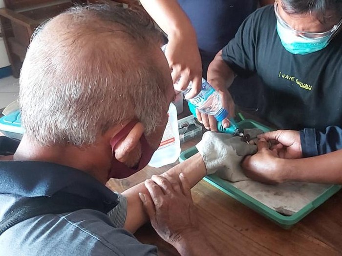 Regu 3 Damkar Satpol-PP Pemkab Klaten melepaskan cincin, Rabu (14/9/2022).