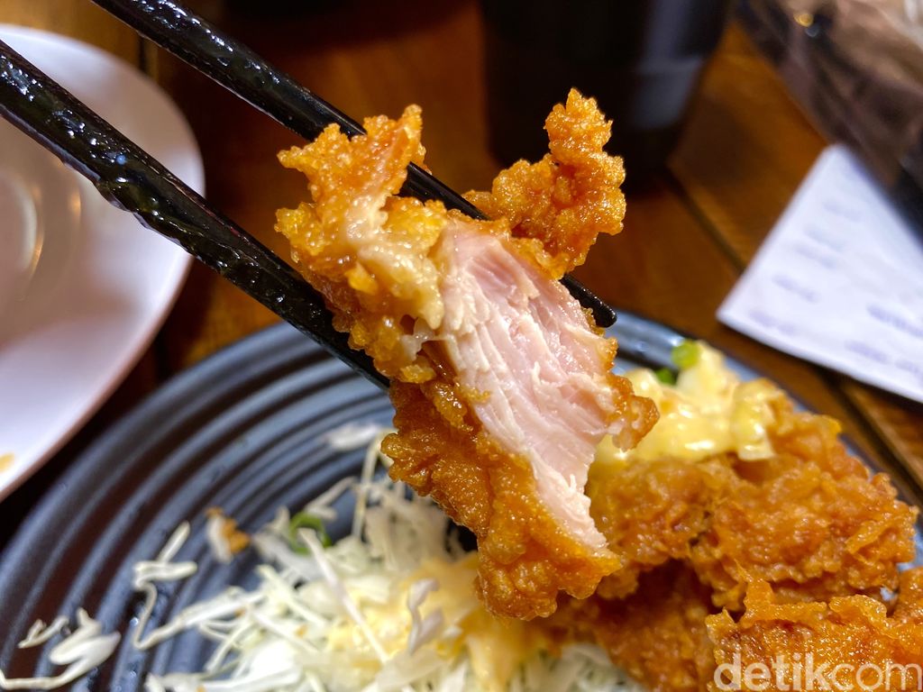 Roji Ramen: ramen berkuah pedas dan mie soba yang nikmat