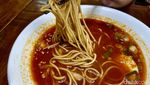 Pedasnya Hotto Ramen dan Karaage Nikmat di Restoran Ramen ala Pasar Tsukiji