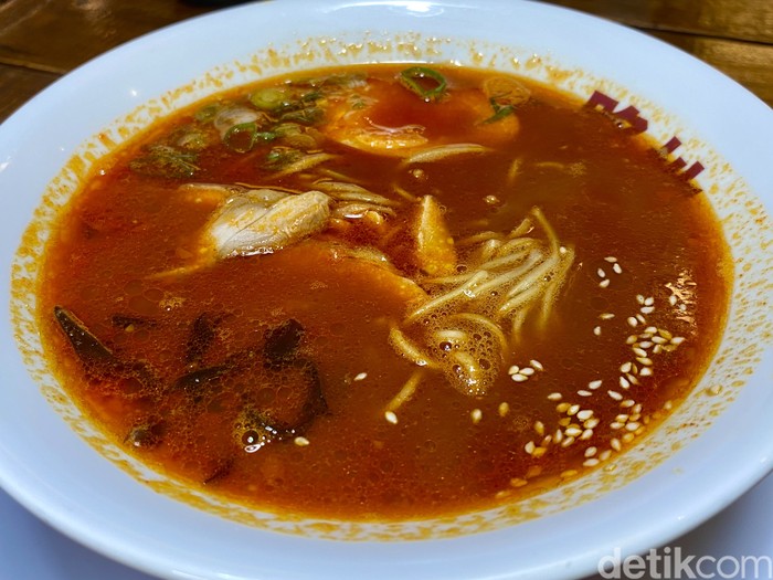 Roji Ramen: ramen berkuah pedas dan mie soba yang nikmat