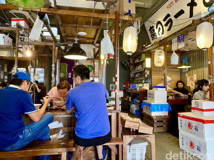 Roji Ramen: ramen berkuah pedas dan mie soba yang nikmat