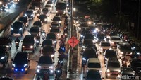 Kemacetan terpantau dari flyover Lebak Bulus.